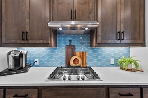 Fridge, microwave, oven, stovetop - *** Comfortable Living in Argyle *** (Argyle)