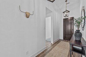 Interior - *** Comfortable Living in Argyle *** (Argyle)