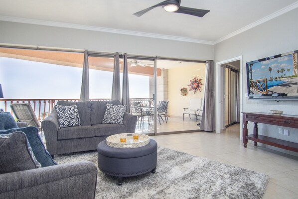 Smart TV, reproductor de DVD, libros y estéreo 