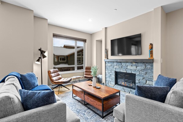 TV, fireplace