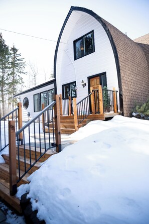 Exterior detail - Rustic Cabin with glamour. Private, mature trees & close to provincial park (Ardrossan)