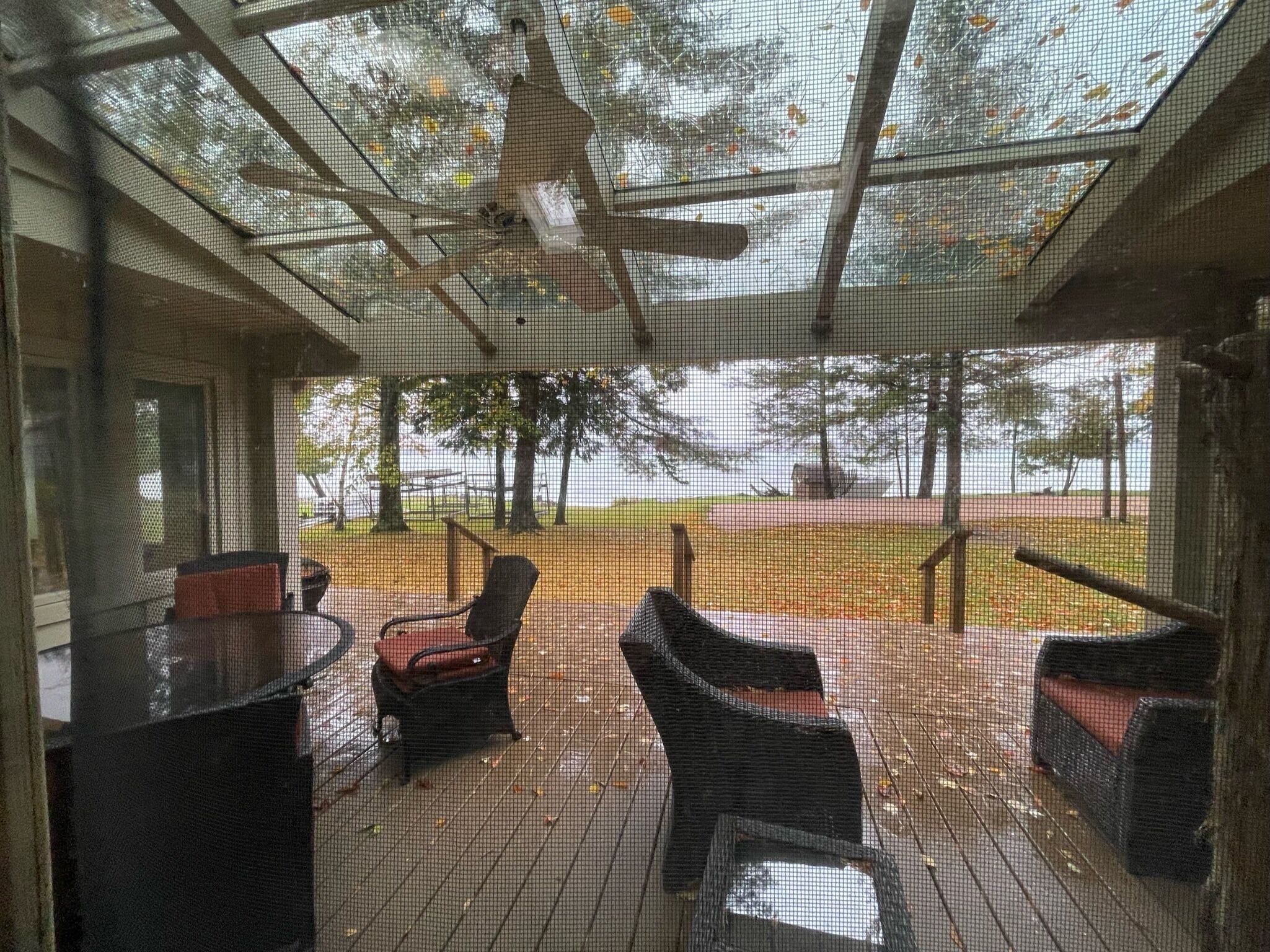 Lakeside Cottage and detached Guest cabin sleeps 28