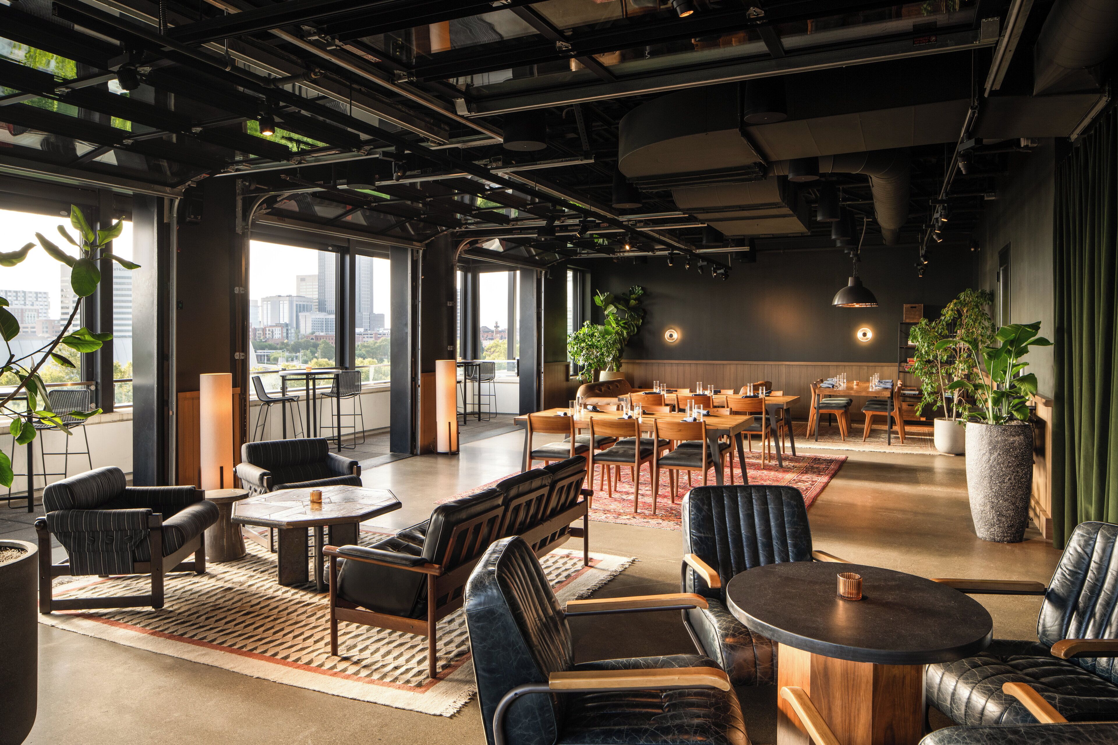 2 restaurants, breakfast, dinner served; American cuisine 