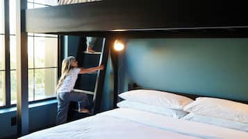 Quarto, várias camas (The Bunks, Full Upper) | Roupas de cama premium, edredons de pluma, camas com colchões pillow-top