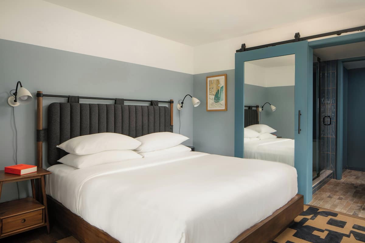 Suite, Multiple Beds (The Artist's)