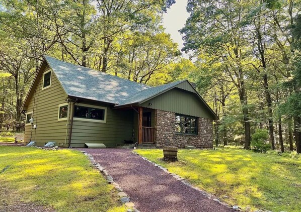 Exterior - Meticulous House in Split Rock (Lake Harmony)