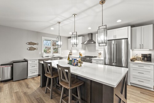 Relax on Riverbend - Ideal Lake Norman getaway for up to 15 Guests