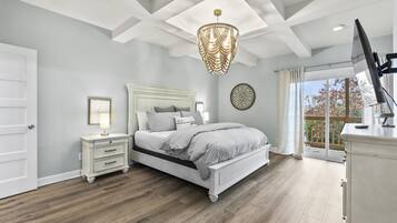 7 dormitorios, tabla de planchar con plancha, cuna de viaje