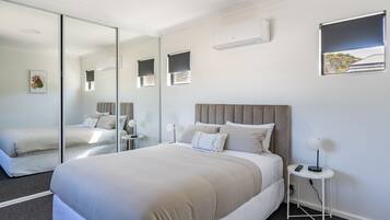 3 bedrooms, iron/ironing board, Internet