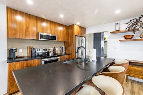 Modern Rustic Stay | Hot Tub | Downtown