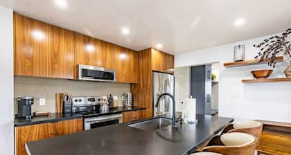 Modern Rustic Stay | Hot Tub | Downtown