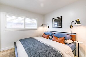 2 bedrooms, desk, iron/ironing board, WiFi