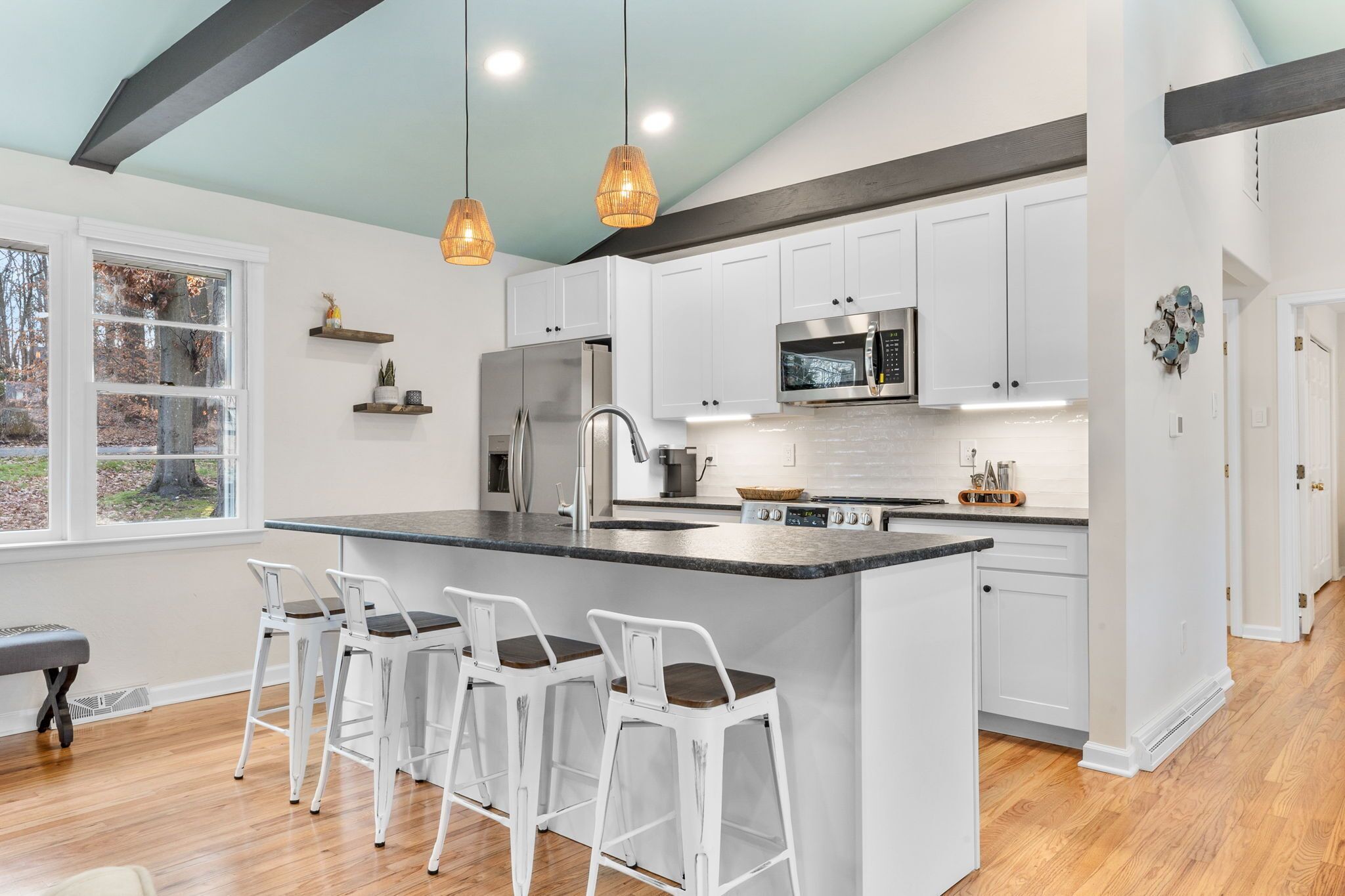 Kylskåp, mikrovågsugn, ugn och spishäll