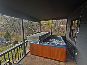 Outdoor spa tub - Private Hot tub Modern house Near Ski resorts and Catskill (Elka Park)