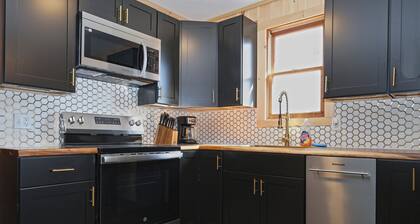 Private Hot tub Modern house Near Ski resorts and Catskill