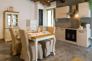 Fridge, oven, stovetop, dishwasher - Villa Mignola by MMega (Perugia)