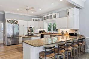 Fridge, oven, stovetop, dishwasher