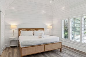 6 bedrooms, travel cot, free WiFi, bed sheets