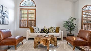 Studio (4 Bedrooms) | Oppholdsområde | Bordtennis