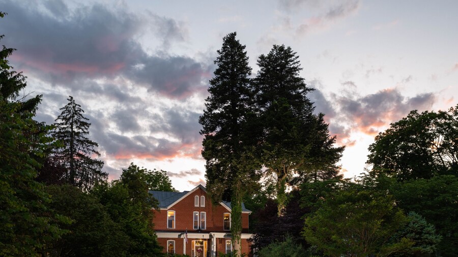 South Court Inn
