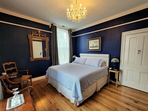 عناصر مجانية داخل الميني بار وبديكورات فريدة لكل غرفة