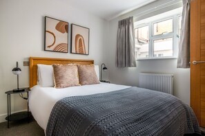 2 bedrooms, iron/ironing board, WiFi, bed sheets - Sunlit Marylebone 2BR nr Edgeware Road Station, by Blueground (London)