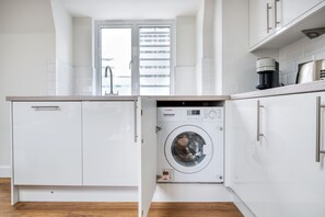 Interior - Serene Marylebone 2BR w/ Roof, nr Edgeware Road Station, by Blueground (London)