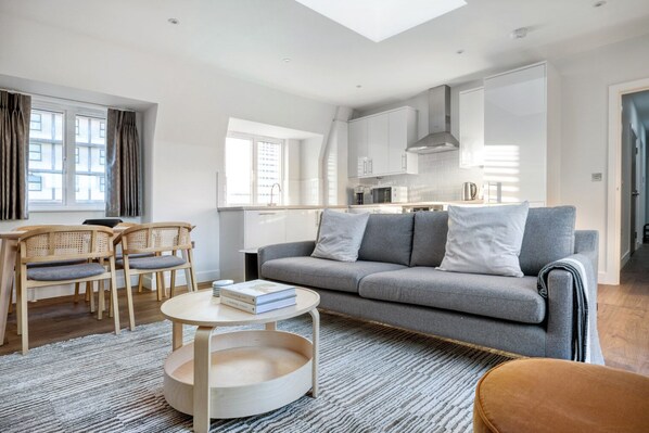 TV, stereo - Serene Marylebone 2BR w/ Roof, nr Edgeware Road Station, by Blueground (London)