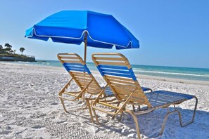 Beach nearby, sun loungers, beach towels