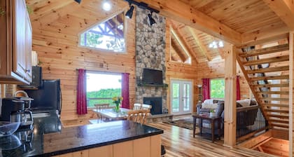 Beautiful ,spacious log cabin. Close to all the attractions in the Hocking Hills