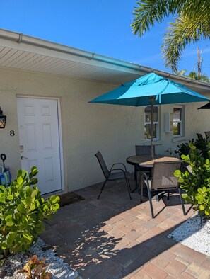 Outdoor dining - #8-TwinPalms-King Studio Suite (Siesta Key)