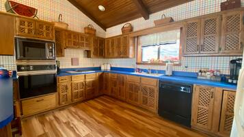 冰箱、微波炉、烤箱、炉灶