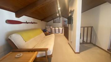 3 bedrooms, iron/ironing board, travel crib, free WiFi