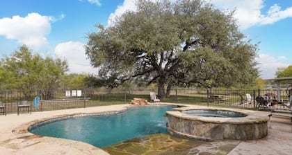 Adelante · Near River~Games~Hot Tub~Pool~Amazing Home for 20
