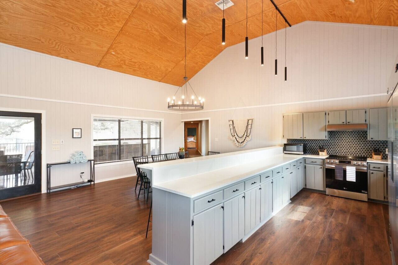 Kylskåp, mikrovågsugn, ugn och spishäll