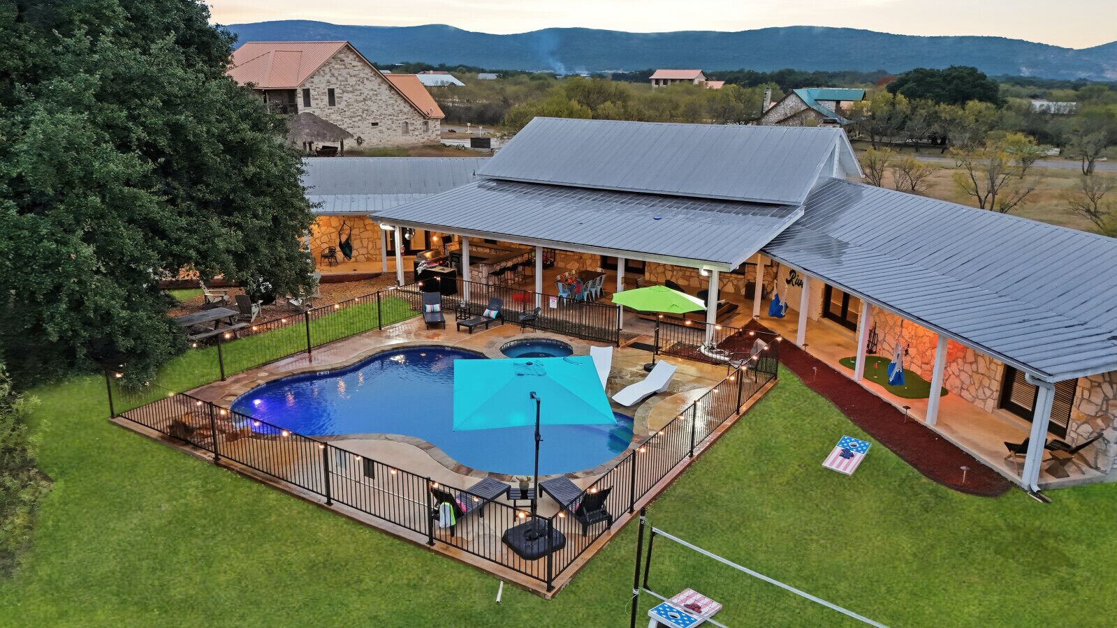 Lämmitetty uima-allas