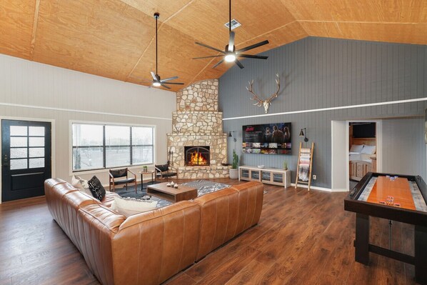 Smart TV, fireplace, stereo, offices