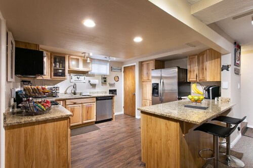 Washington Terrace Hideout - Sleeps up to 4