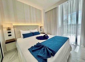 3 bedrooms, in-room safe, iron/ironing board, travel cot