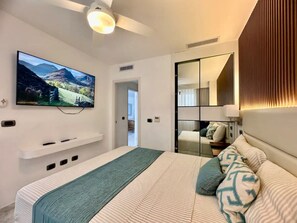 3 bedrooms, in-room safe, iron/ironing board, WiFi