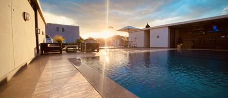 2 albercas al aire libre