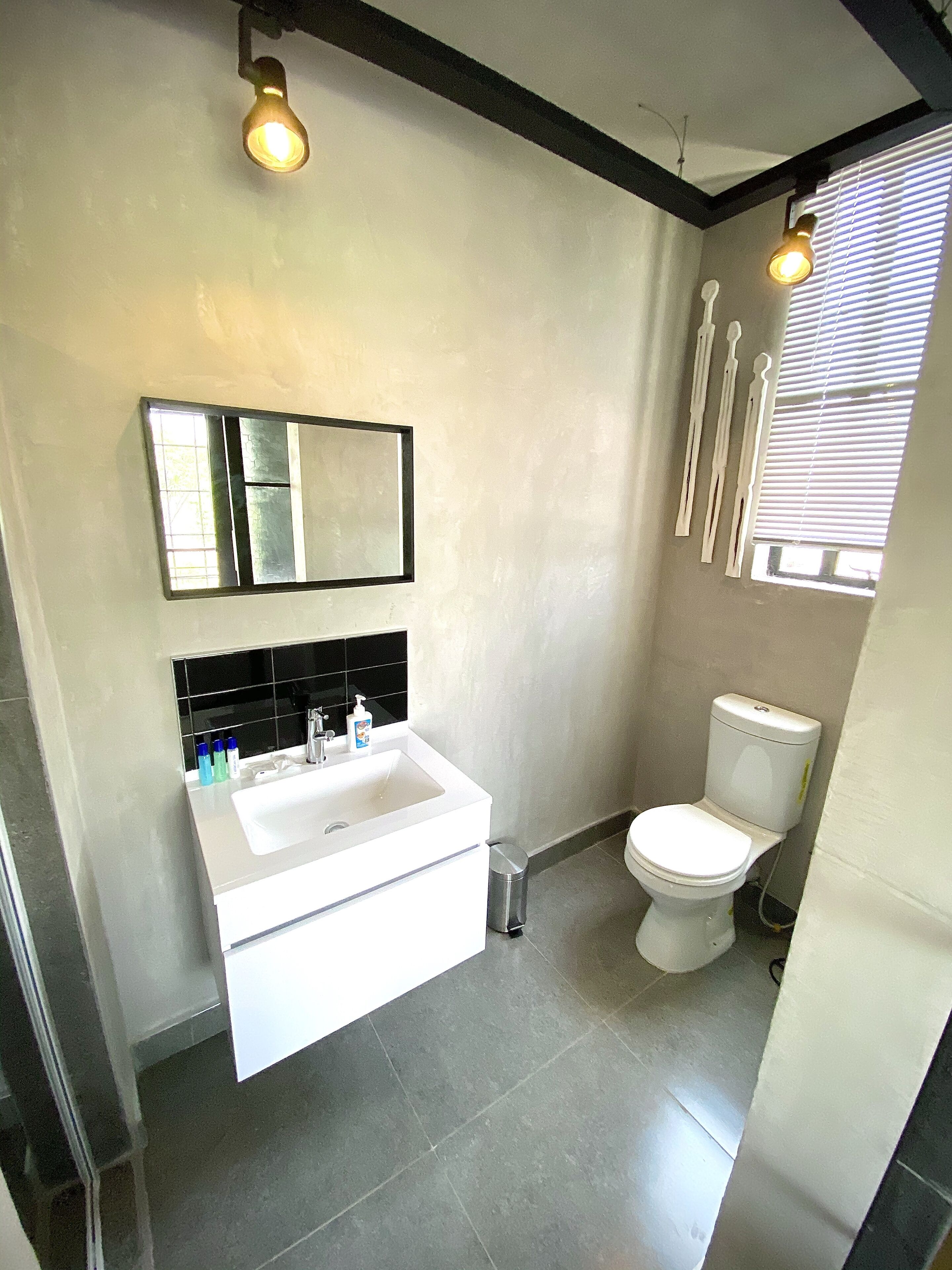 Design Loft, 1 Bedroom | Bathroom | Shower, rainfall showerhead, free toiletries, towels