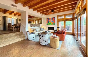 Smart TV, fireplace, stereo - Casa Alta Vista - private, quiet, glorious views, 7mi to town (Santa Fe)