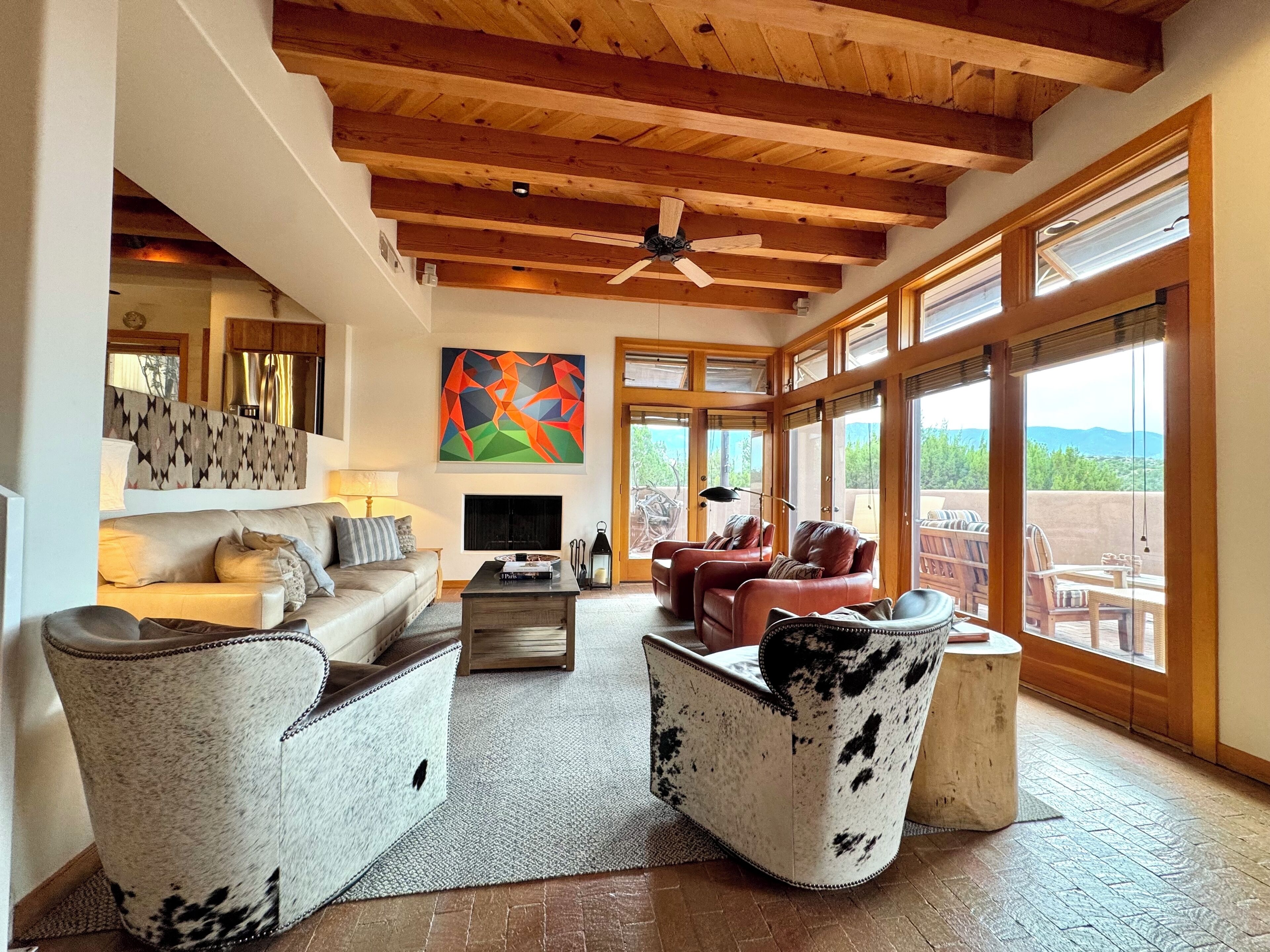 Smart TV, fireplace, stereo