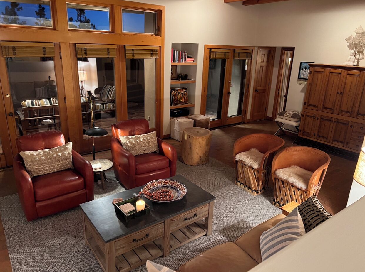 Smart TV, fireplace, stereo