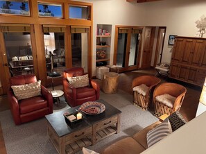 Smart TV, fireplace, stereo
