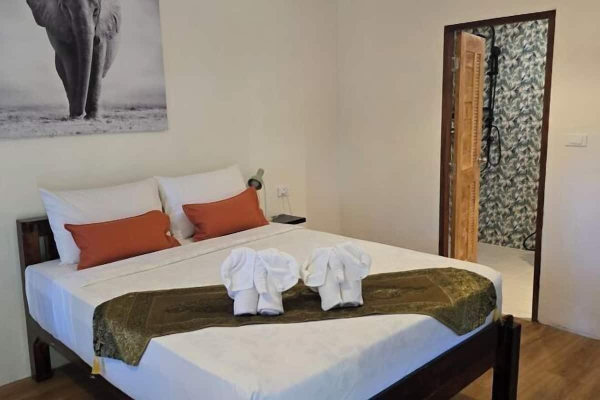 Individually decorated, free cots/infant beds, free WiFi, bed sheets