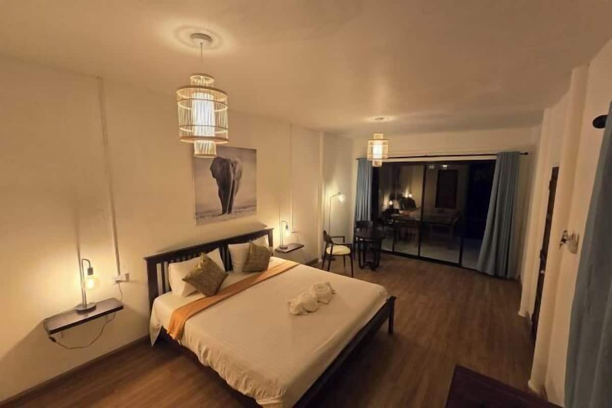 Individually decorated, free cots/infant beds, free WiFi, bed sheets