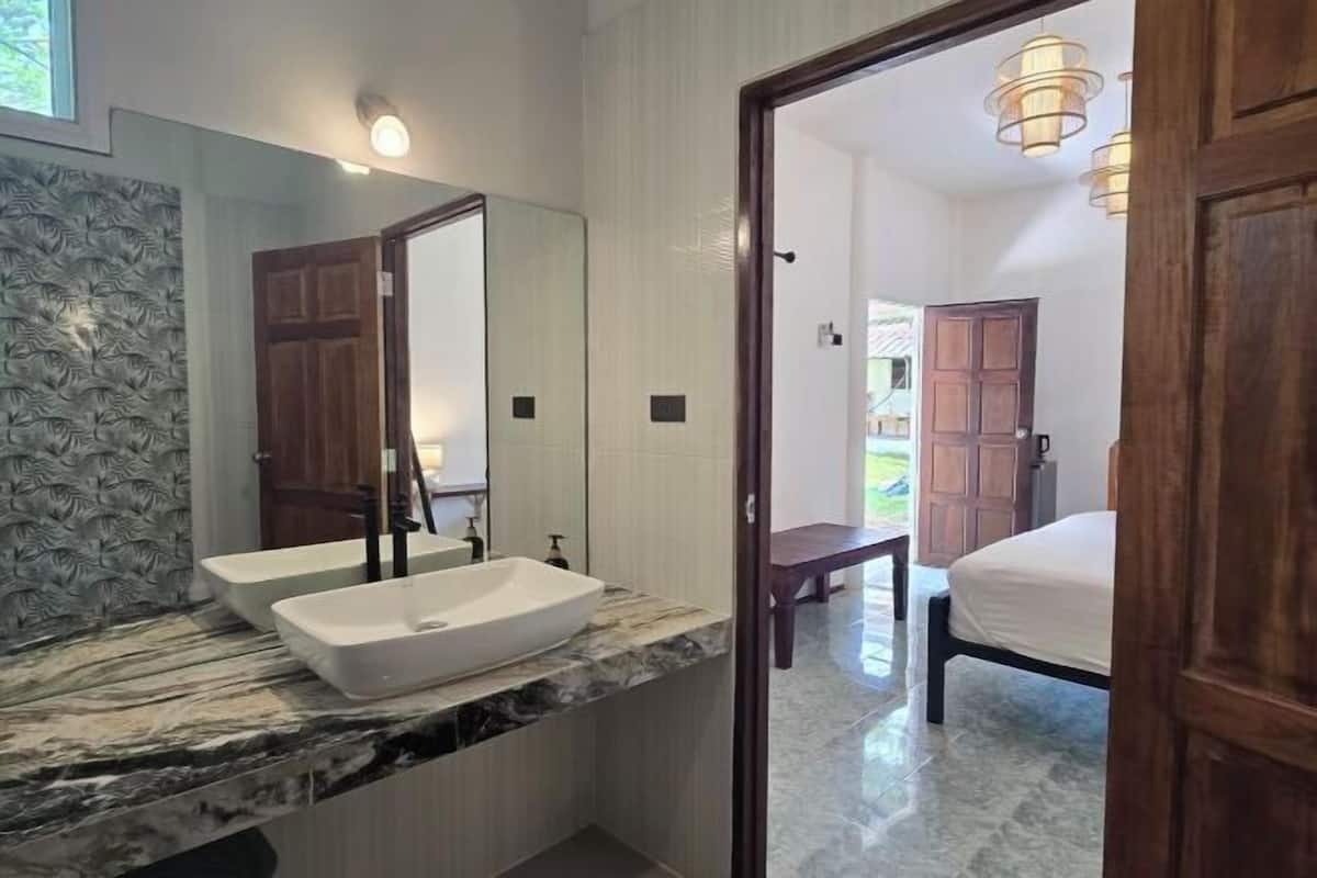 Individually decorated, free cots/infant beds, free WiFi, bed sheets