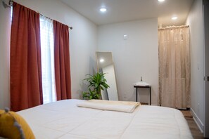 1 bedroom, WiFi, bed sheets - Modern-Retro Boutique Style Suite Near Lower Greenville & Downtown (Dallas)